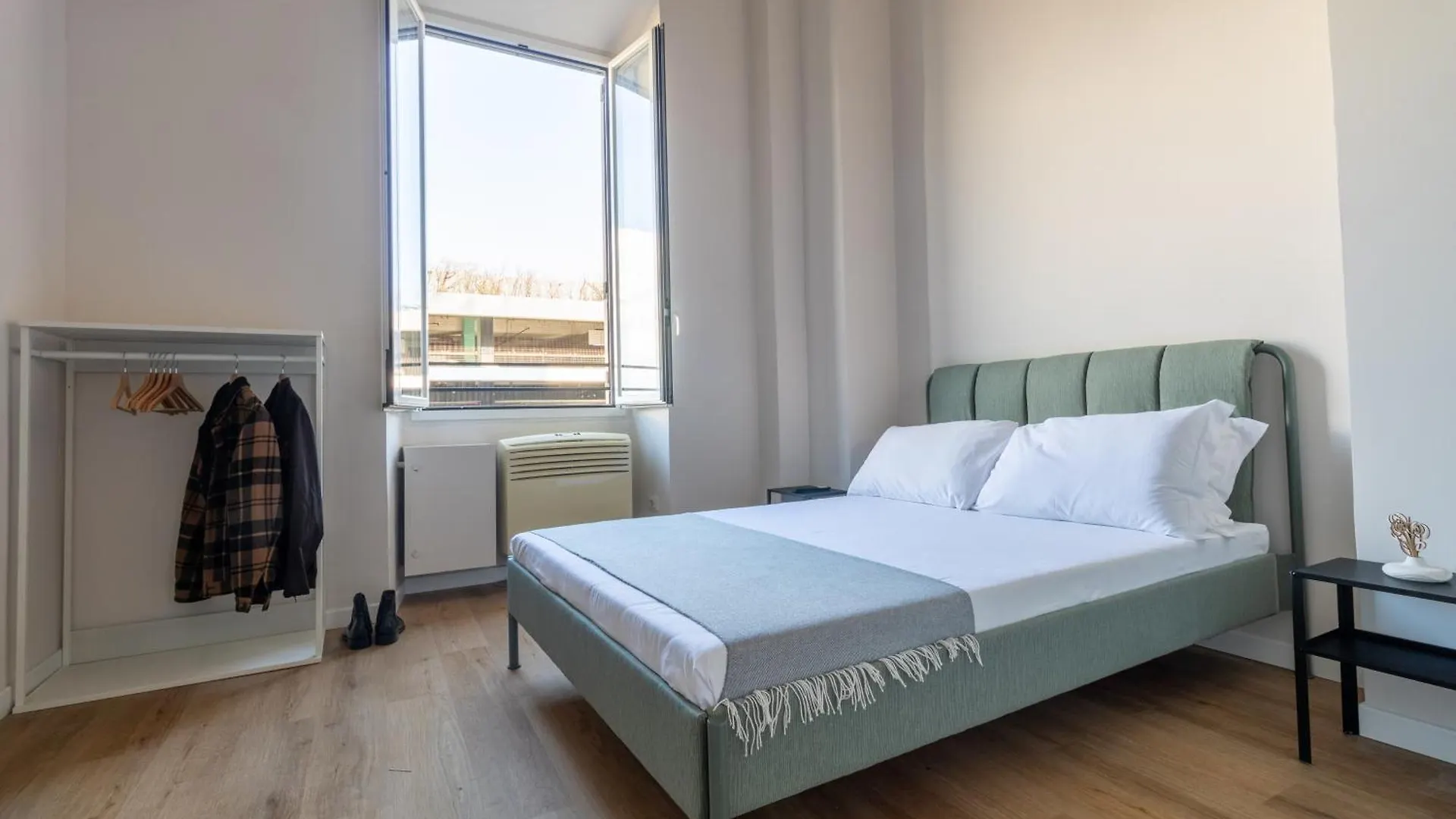 Joe Litty Rooms Rom