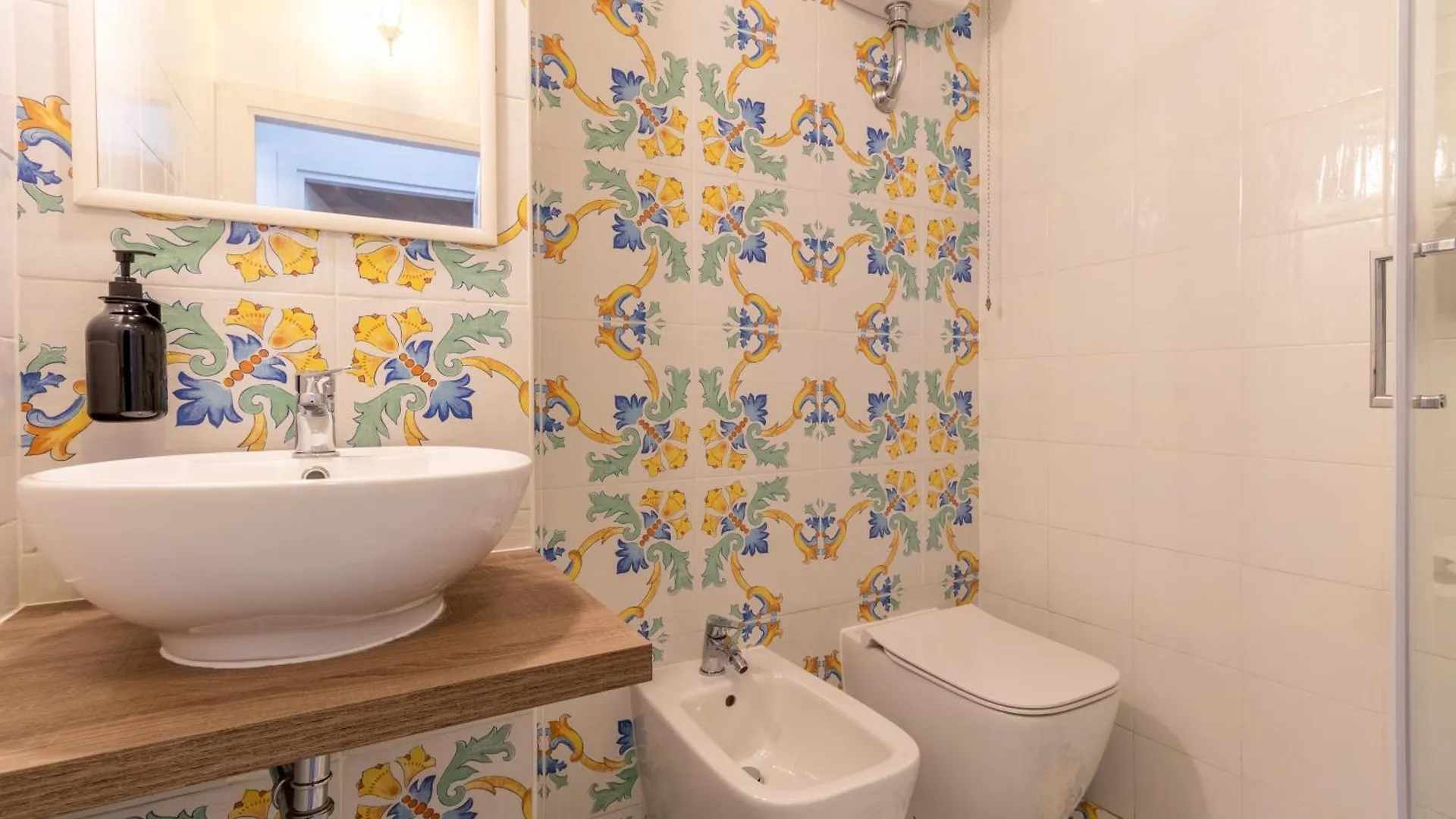 Joe Litty Rooms Rome Italy