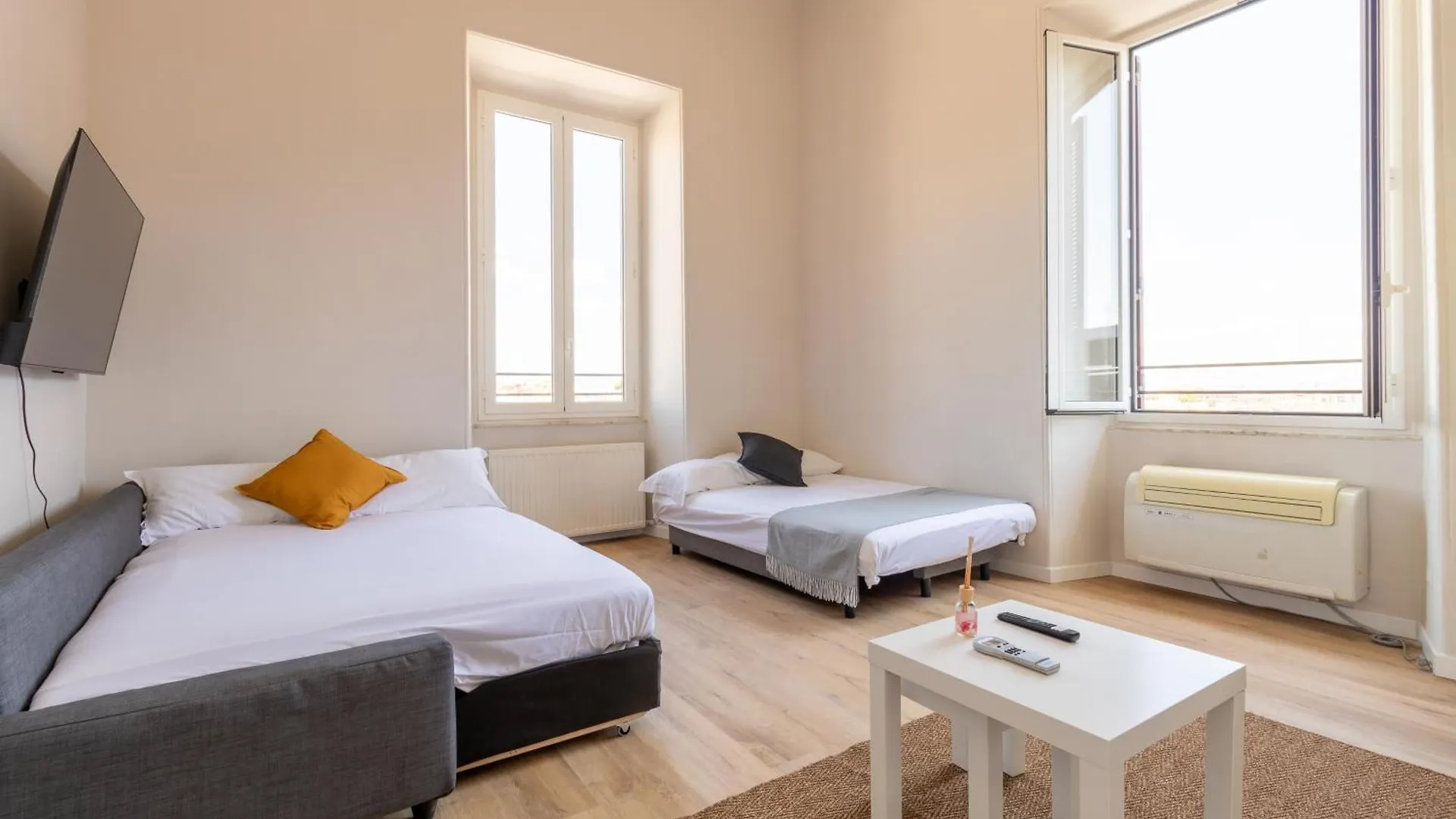 Joe Litty Rooms Rome Hotel